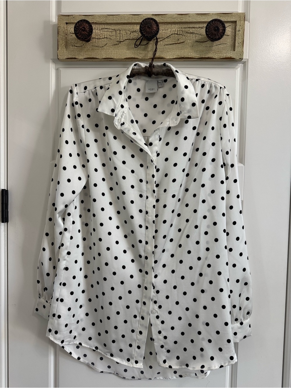 💕 Classic Black Polka Dot Button-Down Shirt - White/Black ✨